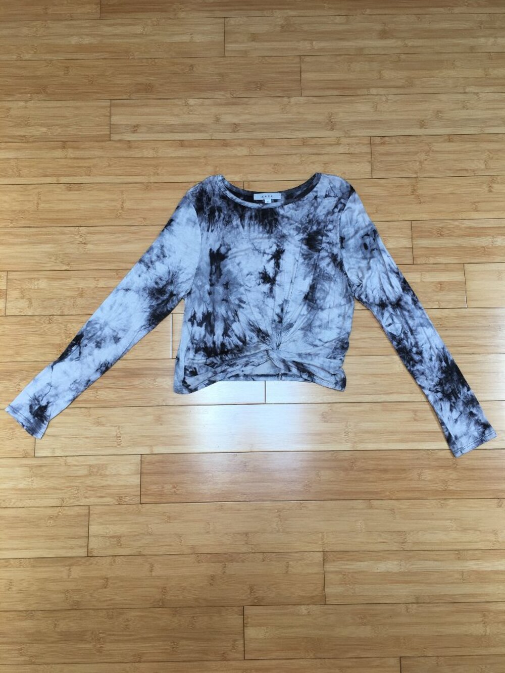 NWOT Gaze Black Tie Dye Long Sleeve Crop Top